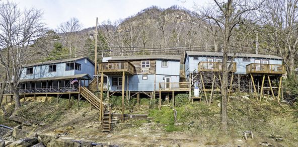 Riverside Lodge at Chimney Rock: 289 Main St, Chimney Rock, NC 28720